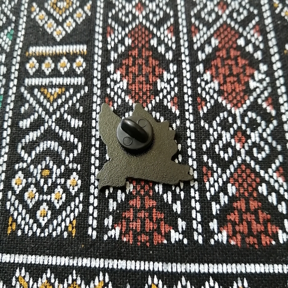 📍2/20$ Mario Kart Blue Shell Enamel Pin NWOT - Picture 3 of 4